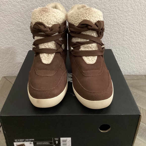 SOREL Out N About Faux Shearling Bootie (Women), size 9 - Picture 1 of 9